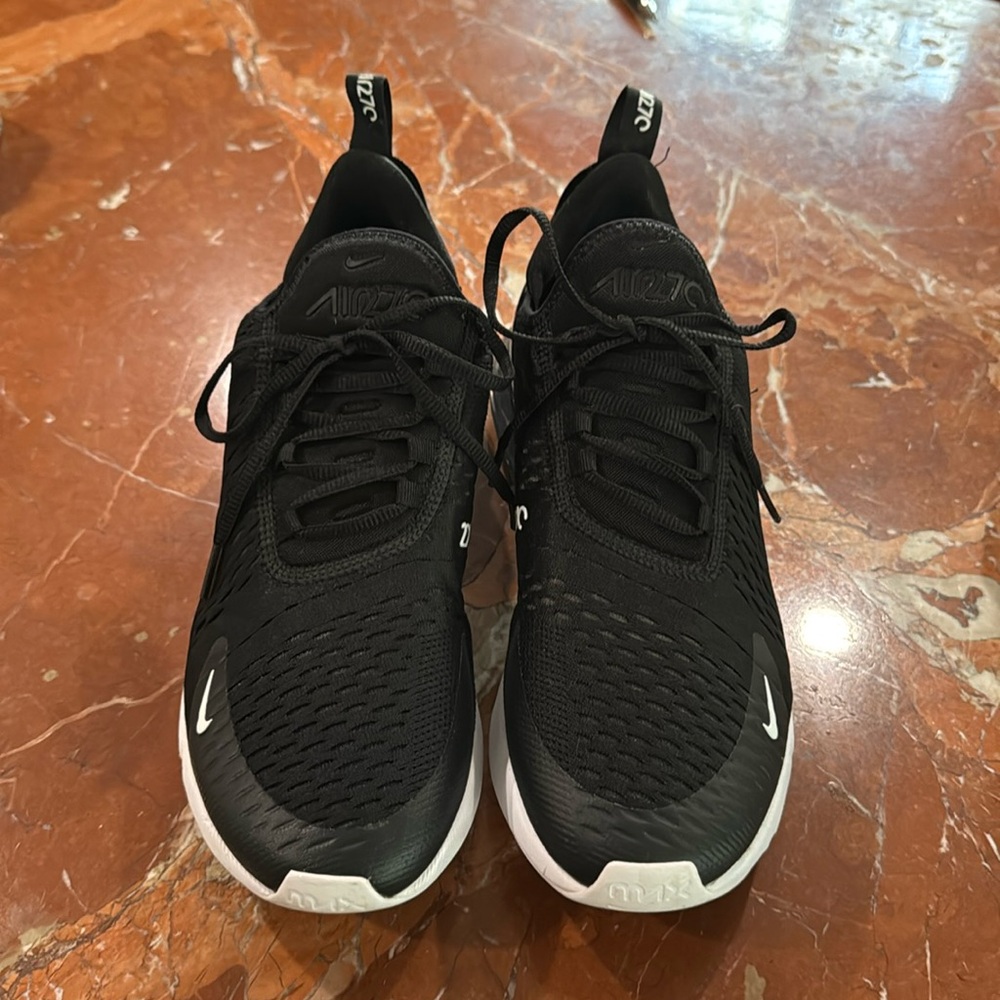 Nike Men’s Air 270 size 10
